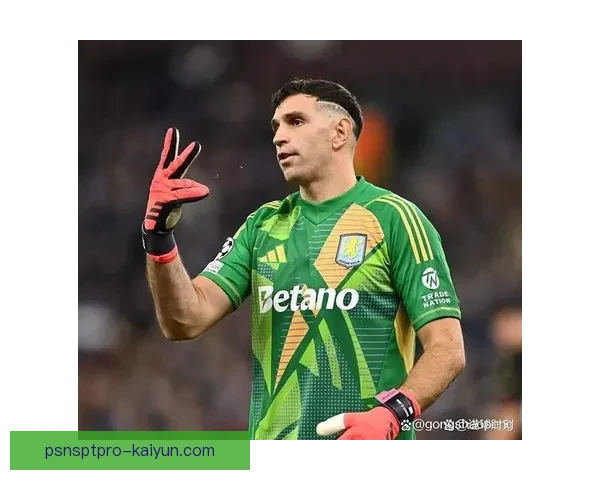 马丁内斯在英超的表现稳健，逐渐展现出良好的适应能力